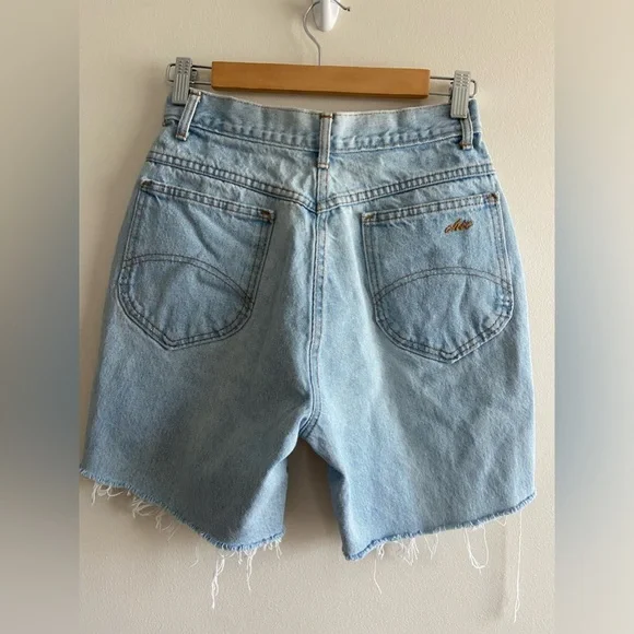 Vintage Chic Womens Ripped Raw Hem Denim Shorts size S - Picture 4 of 11